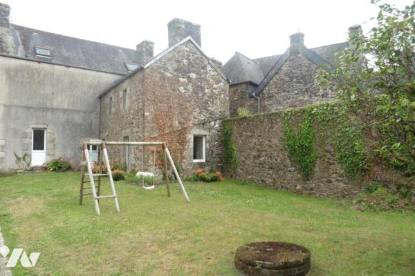 PLOUGONVER, Maison comprenant quatre logements