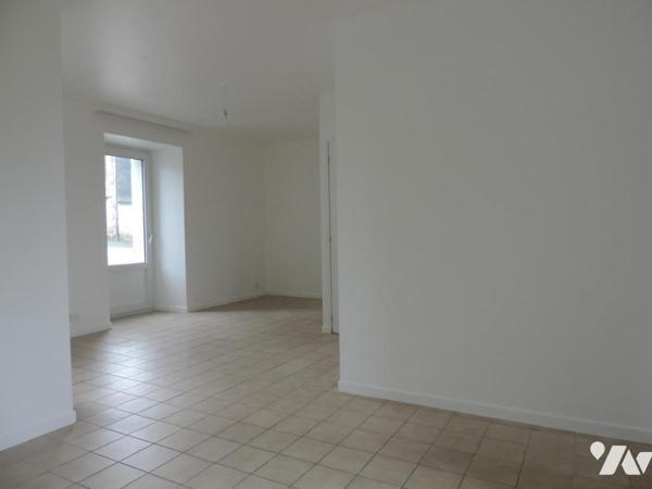 PLOUGONVER, Maison comprenant quatre logements