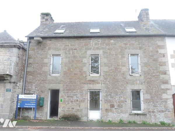 PLOUGONVER, Maison comprenant quatre logements