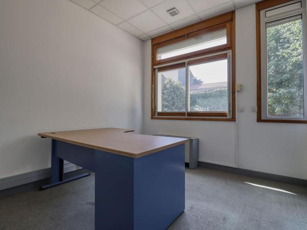 MAZAMET - Immeuble de bureaux d'environ 575 m² avec parking privatif !