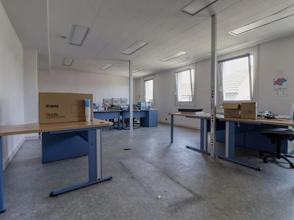 MAZAMET - Immeuble de bureaux d'environ 575 m² avec parking privatif !