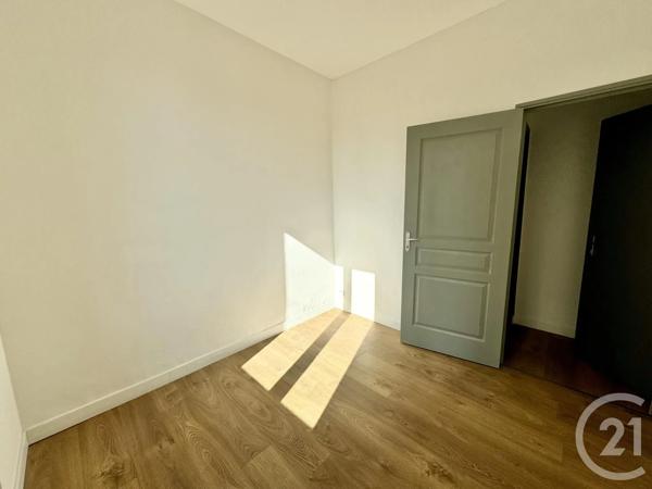 Appartement T3 à vendre  3 pièces - 50,89 m 2   RODEZ  - 12