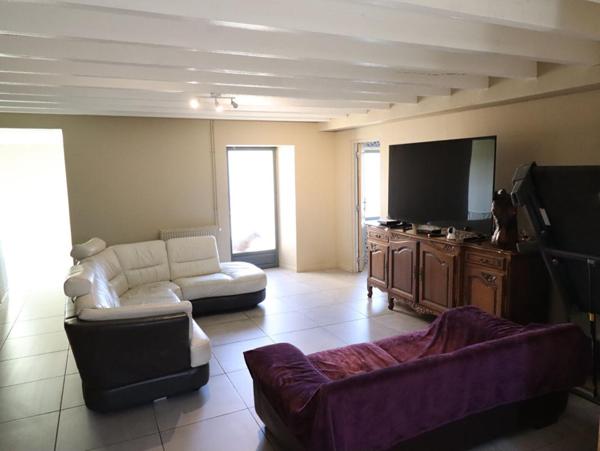 Corps de ferme 6 pièce(s) 350 m2 environ + terrain 27ha avec sources + dépendances