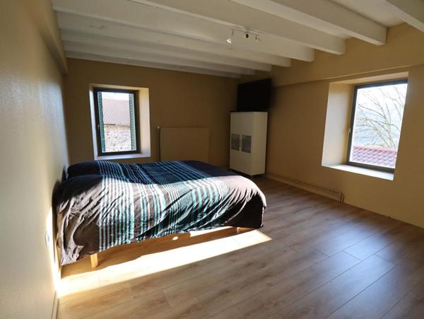 Corps de ferme 6 pièce(s) 350 m2 environ + terrain 27ha avec sources + dépendances