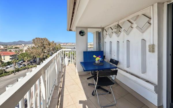 Appartement à vendre    2 pièces • 26,70 m2 Fréjus