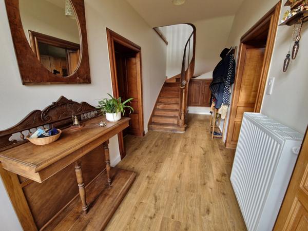 Maison à vendre 10 pièces SURGERES Proche (17)- 295 m² habitables-dépendance- jardin avec piscine