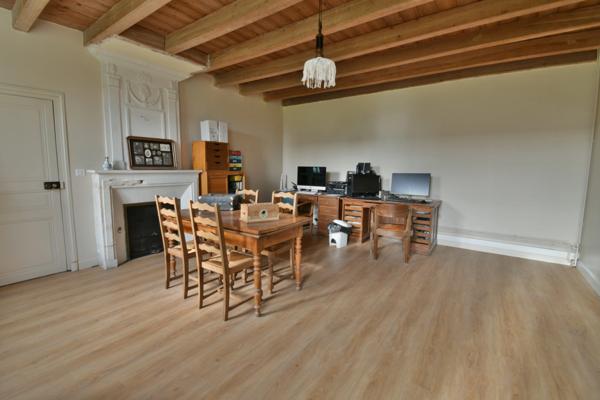 Maison à vendre 10 pièces SURGERES Proche (17)- 295 m² habitables-dépendance- jardin avec piscine