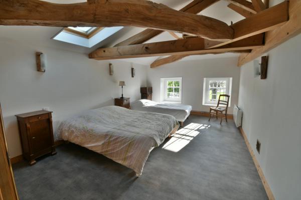 Maison à vendre 10 pièces SURGERES Proche (17)- 295 m² habitables-dépendance- jardin avec piscine