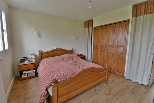 Maison à vendre 10 pièces SURGERES Proche (17)- 295 m² habitables-dépendance- jardin avec piscine