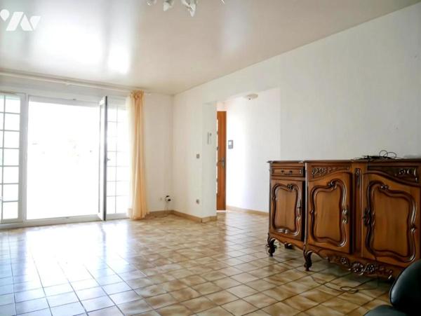 A FRONTIGNAN (34110), quartier des Crozes, maison de trois pièces d'une superficie de 103 m².