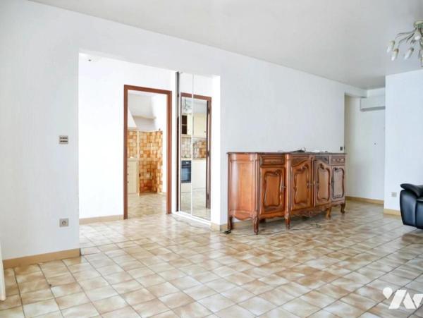A FRONTIGNAN (34110), quartier des Crozes, maison de trois pièces d'une superficie de 103 m².