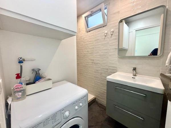 Charmant 2 pièces entièrement rénové proche métro