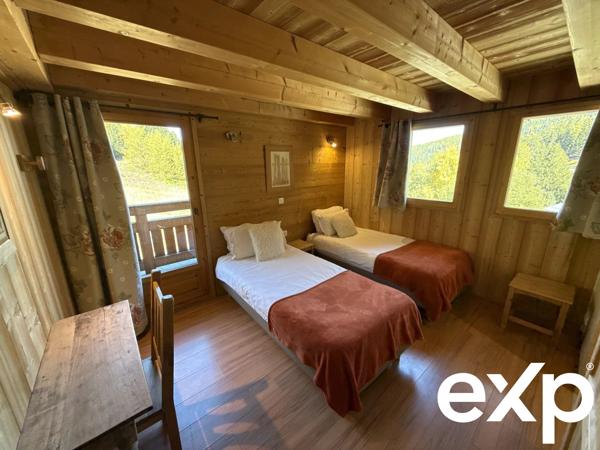 Chalet 168m² utile à La Plagne 1800 – Écrin alpin pour 11 convives avec jacuzzi & vue Mont Blanc