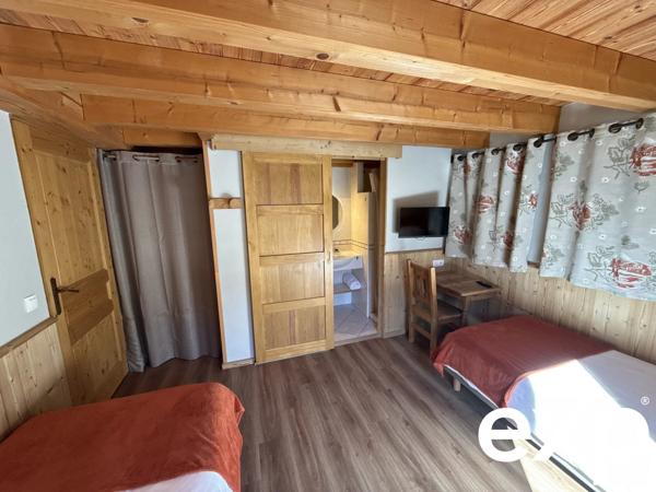 Chalet 168m² utile à La Plagne 1800 – Écrin alpin pour 11 convives avec jacuzzi & vue Mont Blanc