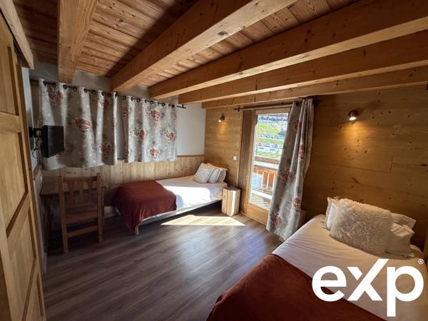 Chalet 168m² utile à La Plagne 1800 – Écrin alpin pour 11 convives avec jacuzzi & vue Mont Blanc