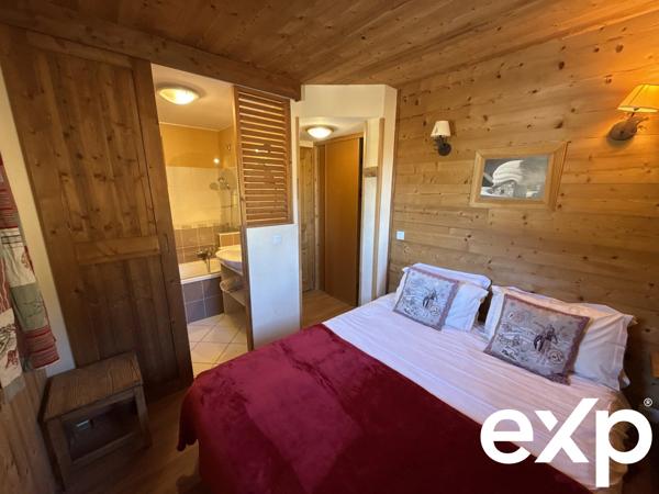 Chalet 168m² utile à La Plagne 1800 – Écrin alpin pour 11 convives avec jacuzzi & vue Mont Blanc