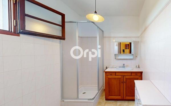 Maison à vendre    6 pièces • 225,46 m2 Ruoms