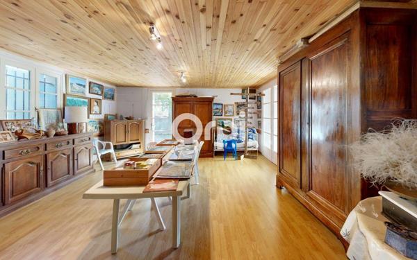 Maison à vendre    6 pièces • 225,46 m2 Ruoms