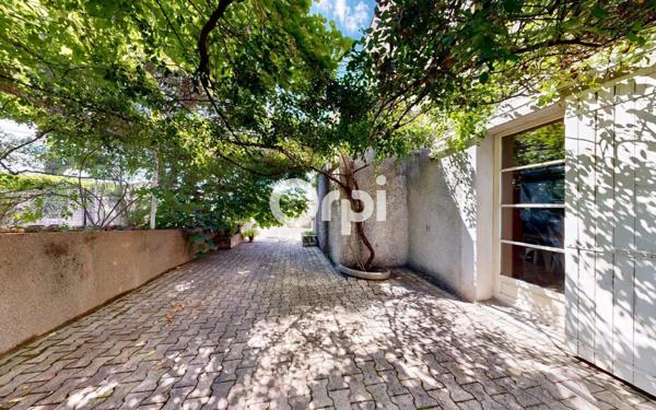 Maison à vendre    6 pièces • 225,46 m2 Ruoms