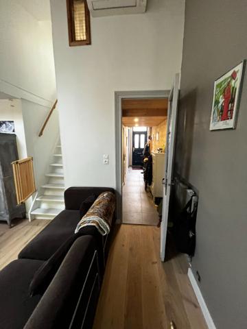 BORDEAUX SACRE COEUR  - Echoppe douche entièrement rénovée d'environ 100 m² 