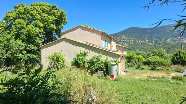 A vendre : Grande propriété familiale de 237 m² aux portes de Digne-les-Bains