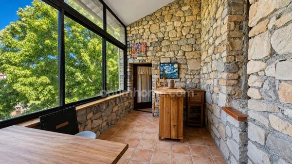 A vendre : Grande propriété familiale de 237 m² aux portes de Digne-les-Bains