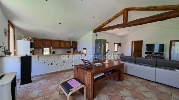 A vendre : Grande propriété familiale de 237 m² aux portes de Digne-les-Bains