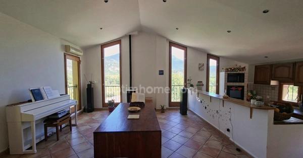 A vendre : Grande propriété familiale de 237 m² aux portes de Digne-les-Bains