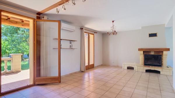 Maison à vendre à Caromb, 3 chambres, avec jardin et garage