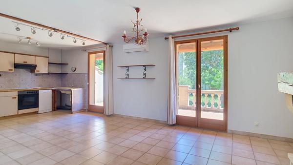 Maison à vendre à Caromb, 3 chambres, avec jardin et garage