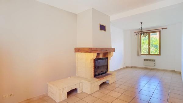 Maison à vendre à Caromb, 3 chambres, avec jardin et garage
