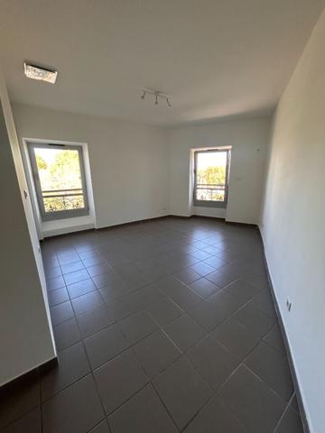 Local professionnel 44 m² ? Centre-ville de Gardanne