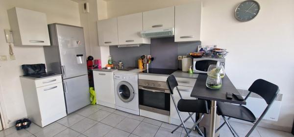 APPARTEMENT AVEC LOCATAIRE EN PLACE!
