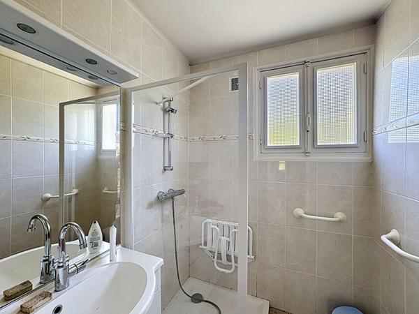 Maison avec vue mer aux Grèves de Langueux - Maison des années 60, divisé en deux appartements au Grèves de Langueux avec une vue dégagée sur les grèves et la mer !