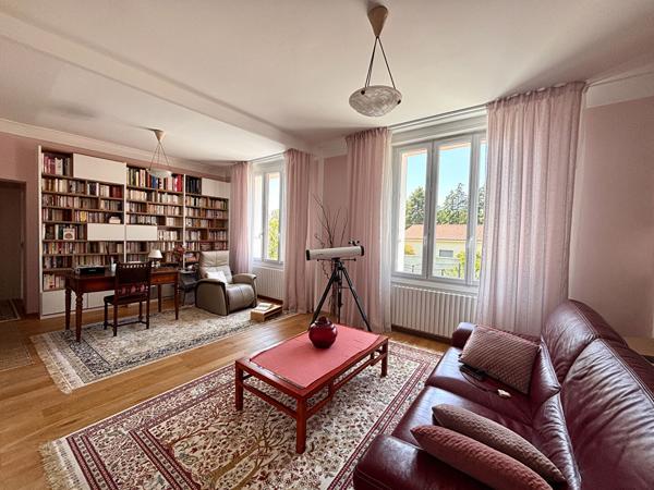 Maison à Tassin-La-Demi-Lune - quartier de L'Aigas - 171 m² sur terrain de 606 m²