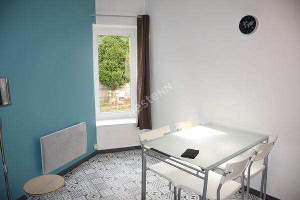 Charmant studio meublé rénové au rez-de-chaussée proche centre Retournac