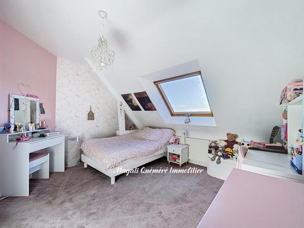 SOUS COMPROMIS ! Jolie maison familiale 5 pièces + mezzanine avec piscine