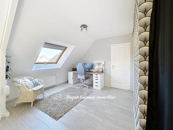 SOUS COMPROMIS ! Jolie maison familiale 5 pièces + mezzanine avec piscine