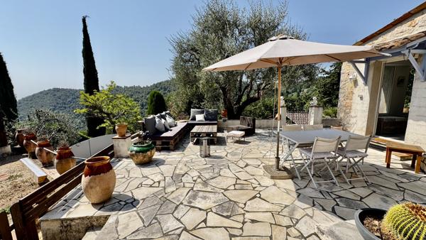 Villa avec piscine et vue dégagée – Entre Grasse et Cabris