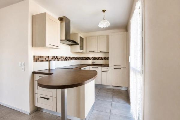 FRANGY - APPARTEMENT T2 DE 58 m² LUMINEUX AVEC TERRASSE ET PARKING PRIVATIF EN SOUS-SOL