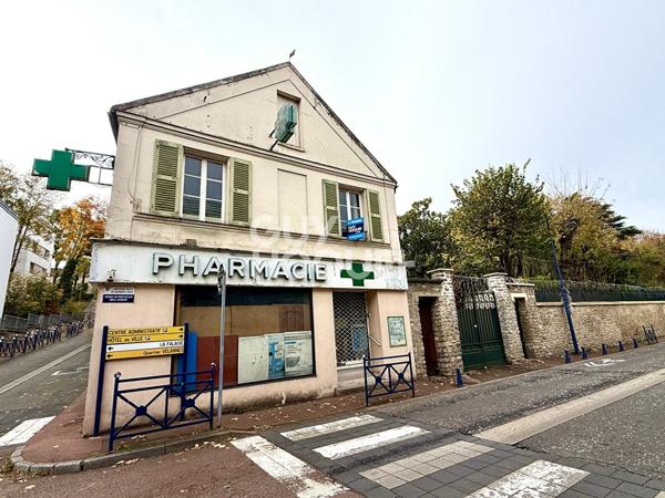 MAISON + LOCAL COMMERCIAL à Epône 78680
