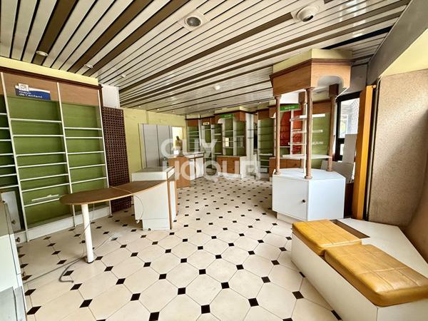 MAISON + LOCAL COMMERCIAL à Epône 78680