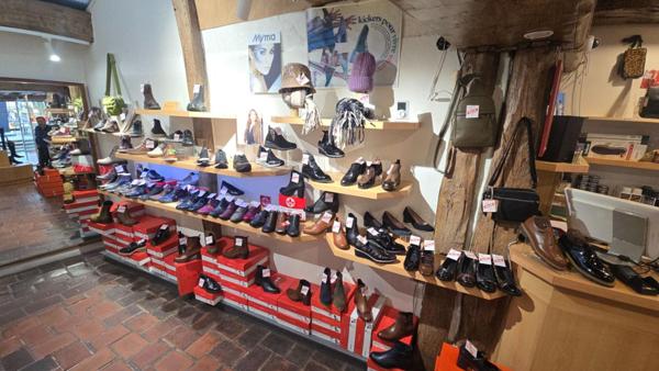 Fonds de commerce CHAUSSEUR boutique 90 m2