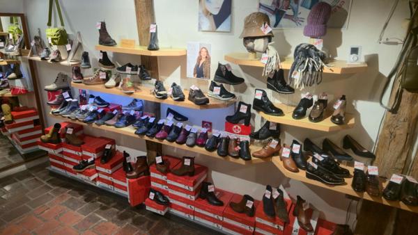 Fonds de commerce CHAUSSEUR boutique 90 m2