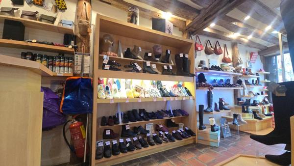 Fonds de commerce CHAUSSEUR boutique 90 m2