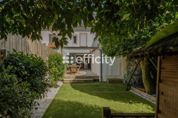 Maison
         6 pièces
        - 145 m² Bien prestige 1 095 000 € *