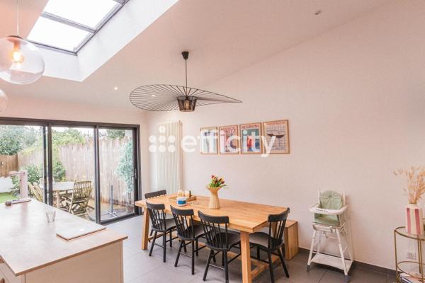 Maison
         6 pièces
        - 145 m² Bien prestige 1 095 000 € *