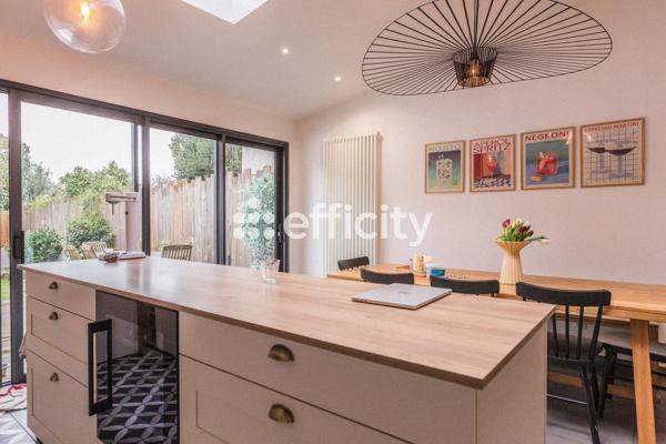 Maison
         6 pièces
        - 145 m² Bien prestige 1 095 000 € *