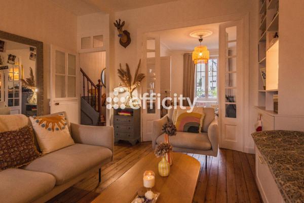 Maison
         6 pièces
        - 145 m² Bien prestige 1 095 000 € *