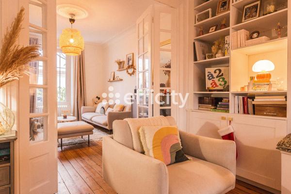 Maison
         6 pièces
        - 145 m² Bien prestige 1 095 000 € *